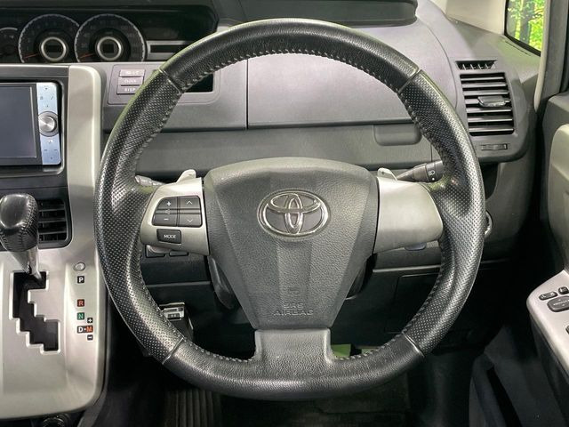 �y�����v�����X�e�A�����O�z�㎿�Ȋv���g�p���邱�ƂŁA��ɂ����������݂ƂĂ��^�]���₷���n���h���ł���