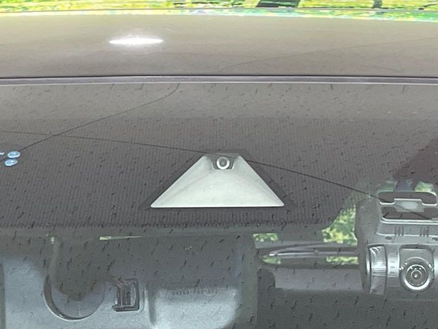 �y�z���_�Z���V���O�z���s���ɑO���̎ԗ�����F�����A�Փ˂������Ȏ��͌x��ƃu���[�L�ŏՓˉ���Ɣ�Q�y�����A�V�X�g�B�����S�Ƀh���C�u�����y���݂��������܂��B