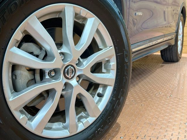 �y����17�C���`�A���~�z�C�[���z�O�ςɃ}�b�`���������A���~�z�C�[���𑕒����Ă���܂��B�e��ЊO�A���~�z�C�[����A�X�^�b�h���X�^�C�����戵�����Ă���܂��B���񂲑��k����������