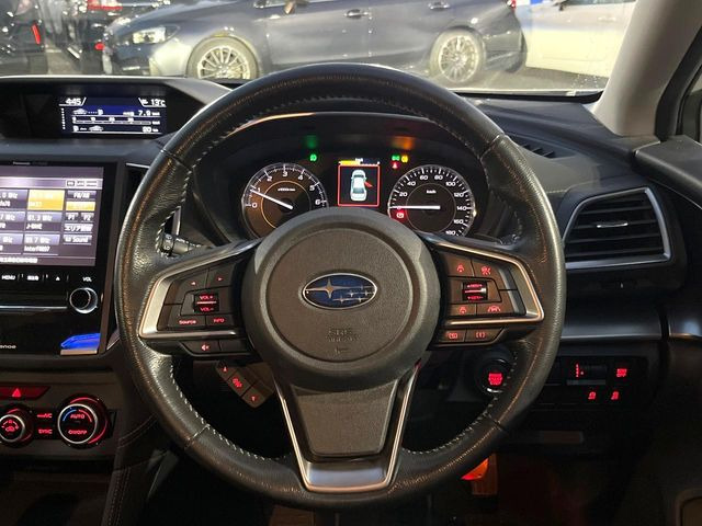 �y�����v�����X�e�A�����O�z�㎿�Ȋv���g�p���邱�ƂŁA��ɂ����������݂ƂĂ��^�]���₷���n���h���ł���