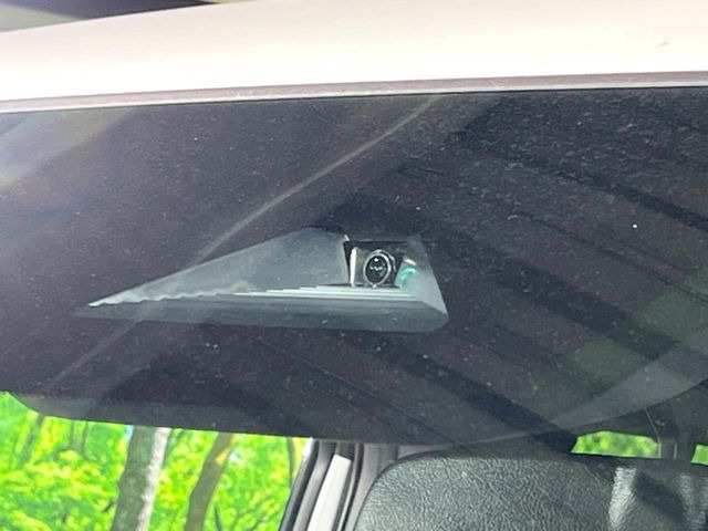 �y�z���_�Z���V���O�z���s���ɑO���̎ԗ�����F�����A�Փ˂������Ȏ��͌x��ƃu���[�L�ŏՓˉ���Ɣ�Q�y�����A�V�X�g�B�����S�Ƀh���C�u�����y���݂��������܂��B