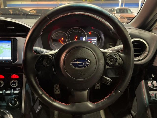 �y�����v�����X�e�A�����O�z�㎿�Ȋv���g�p���邱�ƂŁA��ɂ����������݂ƂĂ��^�]���₷���n���h���ł���