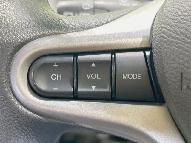 �y�X�e�A�����O�X�C�b�`�z�^�]���A�O������ڐ������炷���ƂȂ��A�I�[�f�B�I���̑��삪�\�ȕ֗��@�\!���S&���K�ȃh���C�u�����o���Ă���܂���