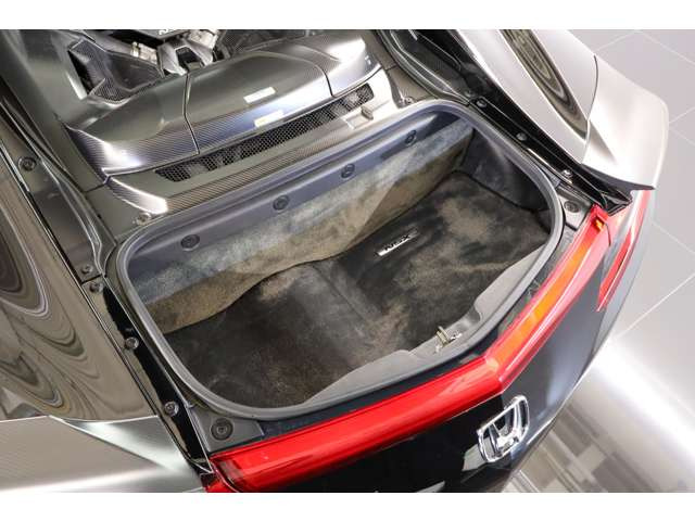 �X�|�[�c���f���ł���Ȃ�����[�X�y�[�X�͍L���A�[�����\������܂��̂ŗ��s�o�b�N��A������x�傫�ȉו��̎��[���\�ł��B