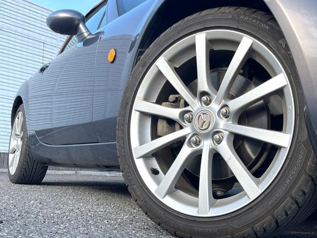 �y����17�C���`�A���~�z�C�[���z�O�ςɃ}�b�`���������A���~�z�C�[���𑕒����Ă���܂��B�e��ЊO�A���~�z�C�[����A�X�^�b�h���X�^�C�����戵�����Ă���܂��B���񂲑��k����������