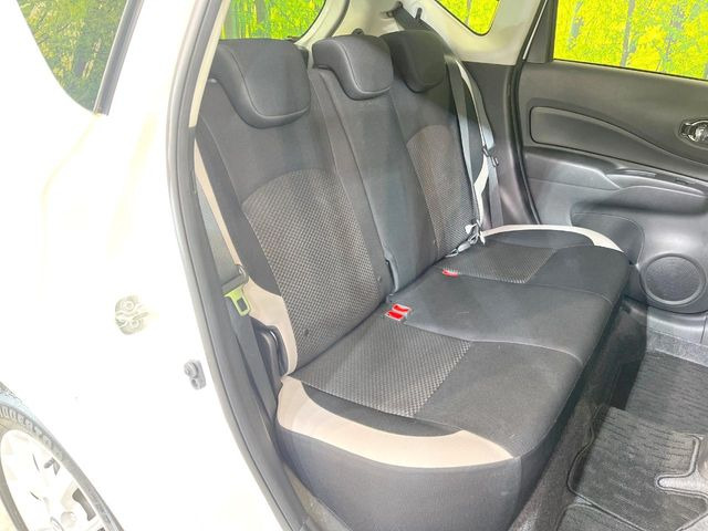 �R���p�N�g�J�[�ł����A�Z�J���h�V�[�g�͏\���ȍL����������K�ɂ���肢�������܂���V�[�g��|���đ傫�ȉו���ς񂾂�ƁA�p�r�̕����L��1��ł��B