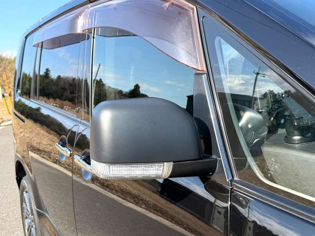 �h�A�~���[�̓{�f�B�ɍ��킹�ău���b�N���̗p�A���̕��X�������͋C�͏�鉿�l����ł�