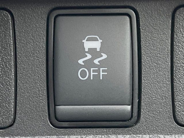 �y������h�~���u�z�ԗ��̉���������m����ƁA�����I�Ɏԗ��̐i�s������ۂ悤�Ɏԗ��𐧌䂵�܂��B�J�̓��ȂǊ���₷���H�ʏ󋵂ł����S�ȉ^�]���\�ł��B