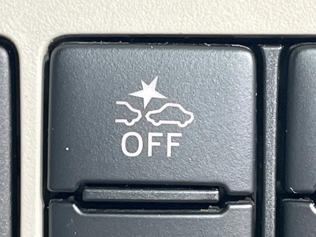 �y�Փˌy���V�X�e���z���s���ɑO���̎ԗ�����F�����A�Փ˂������Ȏ��͌x��ƃu���[�L�ŏՓˉ���Ɣ�Q�y�����A�V�X�g�B�����S�Ƀh���C�u�����y���݂��������܂��B