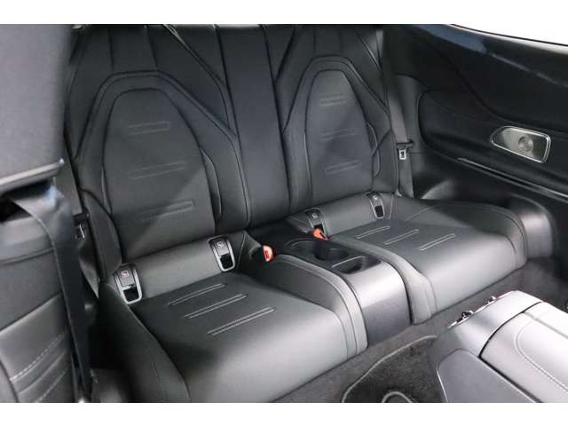 �㕔���Ȃɂ̓`���C���h�V�[�g�������\�ł��B�w�ʂ�|���΃g�����N�X���[���\�ƂȂ�A���ڕ��̐ύڂ��ł��܂��B