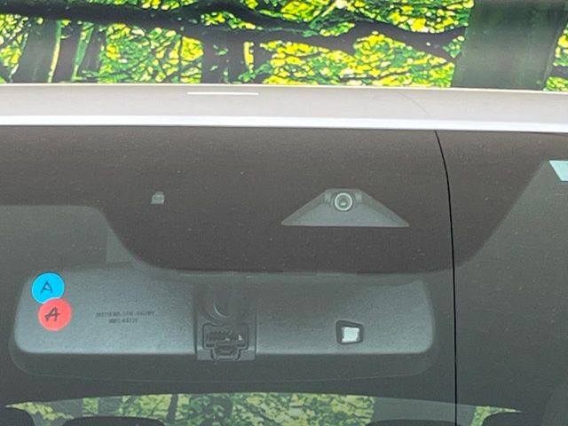 �y�X�}�[�g�V�e�B�u���[�L�T�|�[�g�z�ᑬ���s���ɑO���̎ԗ�����F�����A�Փ˂������Ȏ��͌x��ƃu���[�L�ŏՓˉ���Ɣ�Q�y�����A�V�X�g�B�����S�Ƀh���C�u�����y���݂��������܂��B