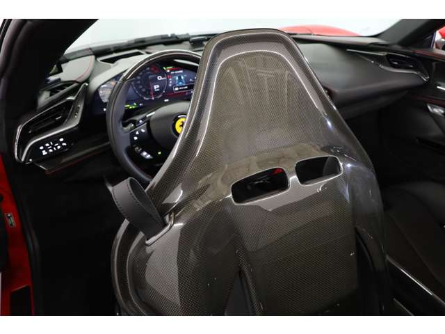 �g�̂��x���鑢�`���B�J�[�{���t�@�C�o�[���[�V���O�V�[�g�́A����ւ̏W���͂����߁A�h���C�o�[�ƃ}�V���̈�̊���[�߂܂��B