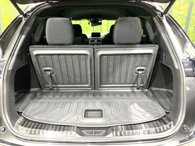 ���i�̂���������ʋ΁A���}���ɏ\���ȉ׎��X�y�[�X���m�ۂ��Ă���܂��B�T�[�h�V�[�g��|���ƁA�傫�ȉו��̐ύڂ��\�ł���