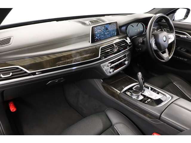 �㎿�ȑf�ނŎd���Ă�ꂽ���O�W���A���[�ȓ���