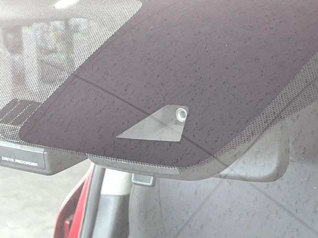 �y�G�}�[�W�F���V�[�u���[�L�z���s���ɑO���̎ԗ�����F�����A�Փ˂������Ȏ��͌x��ƃu���[�L�ŏՓˉ���Ɣ�Q�y�����A�V�X�g�B�����S�Ƀh���C�u�����y���݂��������܂��B