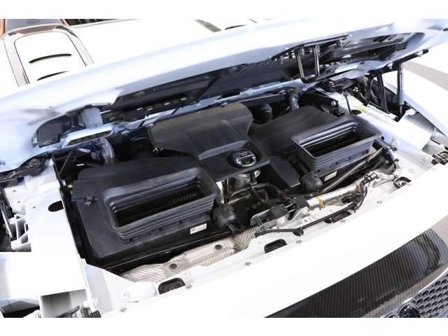 5.2L V�^10�C��DOHC�A620p s/59.1kgm�A