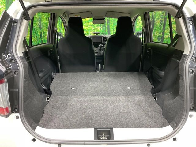 ���i�̂���������ʋ΁A���}���ɏ\���ȉ׎��X�y�[�X���m�ۂ��Ă���܂��B�Z�J���h�V�[�g��|���ƁA�傫�ȉו��̐ύڂ��\�ł���