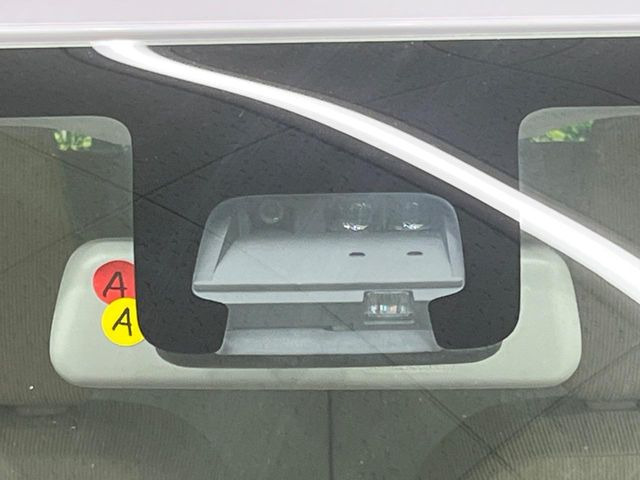 �y�Z�[�t�e�B�T�|�[�g�z���s���ɑO���̎ԗ�����F�����A�Փ˂������Ȏ��͌x��ƃu���[�L�ŏՓˉ���Ɣ�Q�y�����A�V�X�g�B�����S�Ƀh���C�u�����y���݂��������܂��B