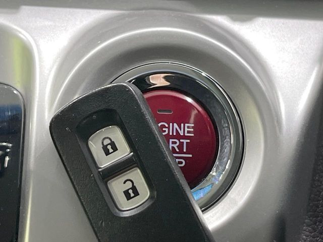 �yHonda�X�}�[�g�L�[�z�J�o����|�P�b�g�ɓ��ꂽ�܂܂ł��h�A�̎{���E�������\�ȃX�}�[�g�L�[�𑕔��B�G���W���̃I���E�I�t�����J�M�����o���K�v����������Ƃ��Ă��֗��ł���