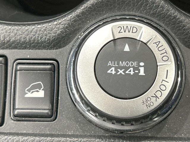 �y�I�[�����[�h4&times;4�z2WD/4WD���[�h����y�ɐ؂�ւ��\�B�R��d����2WD�A�X�^�b�N���ɖ𗧂�LOCK�AAUTO���[�h�ł�4WD�̔z���������Œ������A�H�ʏ󋵂��킸���肵��������T�|�[�g�B