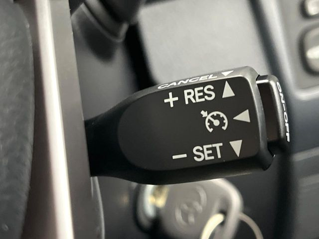 �y�N���[�Y�R���g���[���z�������H�����N���N���s�B�A�N�Z���𗣂��Ă���葬�x�ő��s���ł��A�������^�]���̕��S���y��!�����E�������ȒP�ȃX�C�b�`����Œ����ł��܂��B