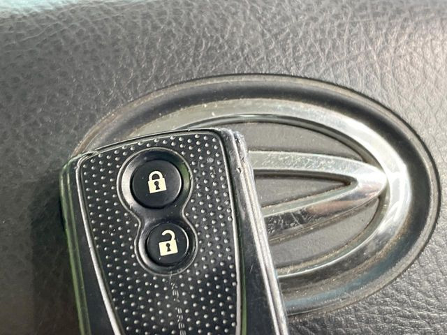 �y�L�[�t���[�V�X�e���z�J�o����|�P�b�g�ɓ��ꂽ�܂܂ł��h�A�̎{���E�������\�ȃX�}�[�g�L�[�𑕔��B�G���W���̃I���E�I�t�����J�M�����o���K�v����������Ƃ��Ă��֗��ł���