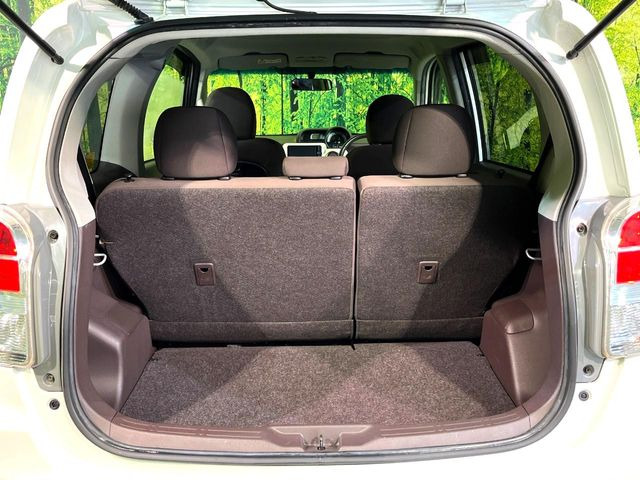 ���i�̂���������ʋ΁A���}���ɏ\���ȉ׎��X�y�[�X���m�ۂ��Ă���܂��B�Z�J���h�V�[�g��|���ƁA�傫�ȉו��̐ύڂ��\�ł���