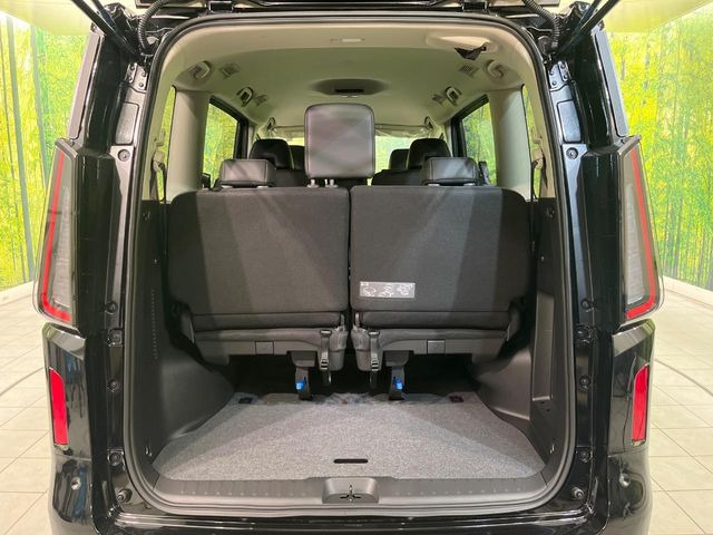 ���i�̂���������ʋ΁A���}���ɏ\���ȉ׎��X�y�[�X���m�ۂ��Ă���܂��B�Z�J���h�V�[�g��|���ƁA�傫�ȉו��̐ύڂ��\�ł���