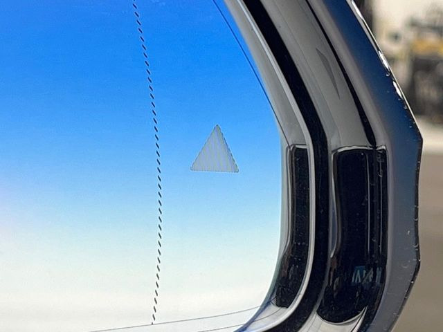 ���u���C���h�A�V�X�g�Z���T�[:���p����̎Ԃ����m���A�h���C�o�[���Ԑ��ύX���s���ۂɁA�x�����Ƌ��ɒ��ӂ𑣂��Ă������S�x���@�\�ł�!