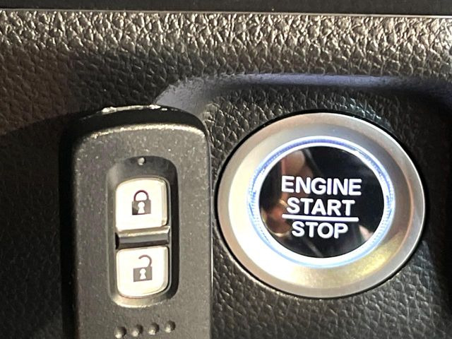 �yHonda�X�}�[�g�L�[�z�J�o����|�P�b�g�ɓ��ꂽ�܂܂ł��h�A�̎{���E�������\�ȃX�}�[�g�L�[�𑕔��B�G���W���̃I���E�I�t�����J�M�����o���K�v����������Ƃ��Ă��֗��ł���