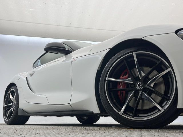 �y����19�C���`�A���~�z�C�[���z�O�ςɃ}�b�`���������A���~�z�C�[���𑕒����Ă���܂��B�e��ЊO�A���~�z�C�[����A�X�^�b�h���X�^�C�����戵�����Ă���܂��B���񂲑��k����������