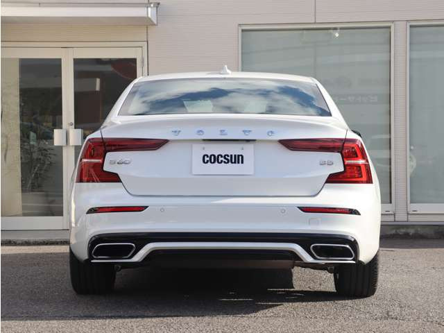 ���s�^�G���W���ɂ̓{���{�̔F�؂��擾����MOTUL�̍����I�C��SPECIFIC RBS0-2AE(0W-20)���g�p���܂��B