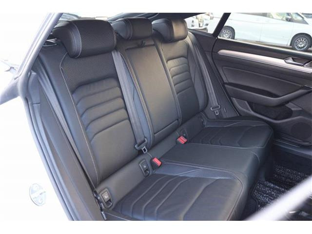 ���Ǝҗl�ւ̔̔��͂��f�肳���Ă��������܂��B �Ԍ������ԗ��̏ꍇ�́A�Ԍ����擾�������x�������z�ŕ\�����Ă���܂��B