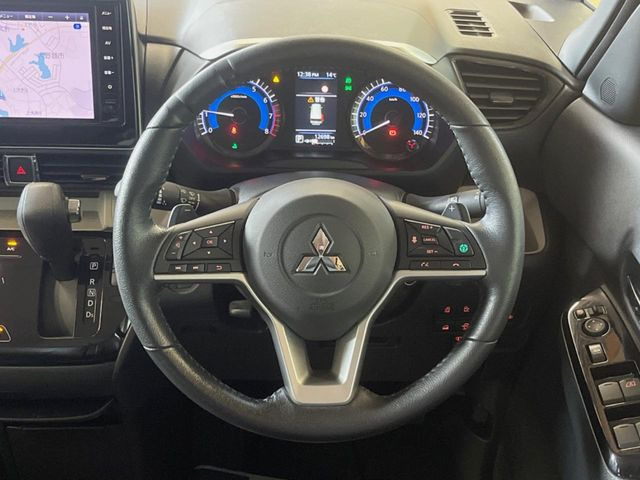 �y�����v�����X�e�A�����O�z�㎿�Ȋv���g�p���邱�ƂŁA��ɂ����������݂ƂĂ��^�]���₷���n���h���ł���