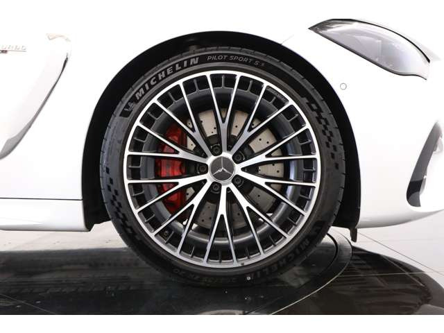 �����ɂ�-20�C���`AMG�A���~�z�C�[���𑕔����Ă���܂��B�z�C�[����4�{�Ƃ��K�������Ȃ��ǍD�ȏ�Ԃł��B�^�C���̎c�a���O��Ƃ���5�`6���R���x�c���Ă���܂��̂ł܂��܂����g�����������܂��B