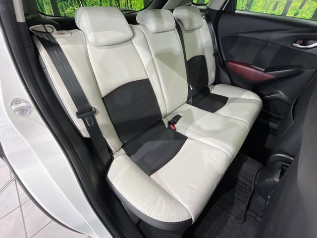 �R���p�N�g�J�[�ł����A�Z�J���h�V�[�g�͏\���ȍL����������K�ɂ���肢�������܂���V�[�g��|���đ傫�ȉו���ς񂾂�ƁA�p�r�̕����L��1��ł��B