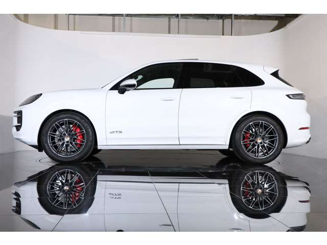 �T�C�h�r���[�͐������ꂽ�V���G�b�g�B�X�|�[�e�B�ȃv���|�[�V�����Ə㎿�Ȏd�グ�ŁA�ǂ̊p�x�������������ۂ�^���܂�