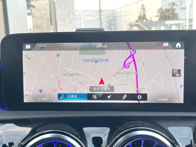 ��Mercedes�����i�r:��̊��̂���i�r�́A����������ԓ������o���Ă���܂��BBluetooth�Đ��ȂǃI�[�f�B�I�@�\���[�����Ă���܂��̂ŁA�^�]�����y���߂܂���