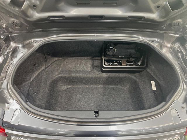 ���i�̂���������ʋ΁A���}���ɏ\���ȉ׎��X�y�[�X���m�ۂ��Ă���܂��B