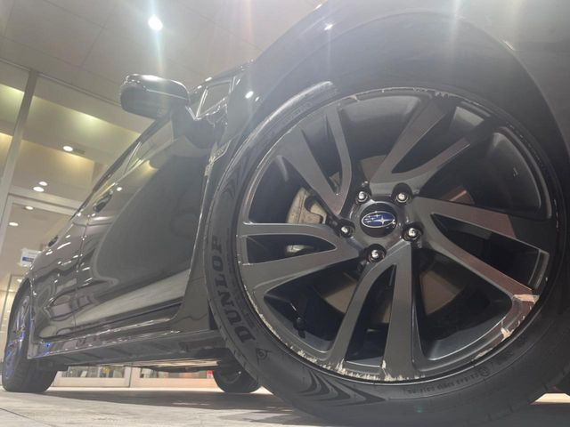 �y����18�C���`�A���~�z�C�[���z�O�ςɃ}�b�`���������A���~�z�C�[���𑕒����Ă���܂��B�e��ЊO�A���~�z�C�[����A�X�^�b�h���X�^�C�����戵�����Ă���܂��B���񂲑��k����������