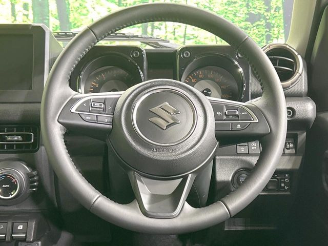 【純正革巻きステアリング】上質な革を使用することで、手にしっかり馴染みとても運転しやすいハンドルです♪