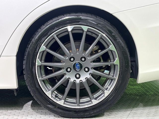 �y����18�C���`�A���~�z�C�[���z�O�ςɃ}�b�`���������A���~�z�C�[���𑕒����Ă���܂��B�e��ЊO�A���~�z�C�[����A�X�^�b�h���X�^�C�����戵�����Ă���܂��B���񂲑��k����������