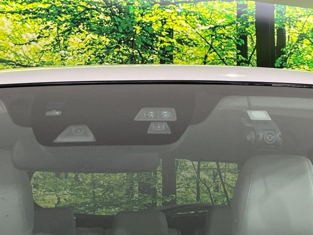 �yi-ACTIVESENSE�z���s���ɑO���̎ԗ�����F�����A�Փ˂������Ȏ��͌x��ƃu���[�L�ŏՓˉ���Ɣ�Q�y�����A�V�X�g�B�����S�Ƀh���C�u�����y���݂��������܂��B