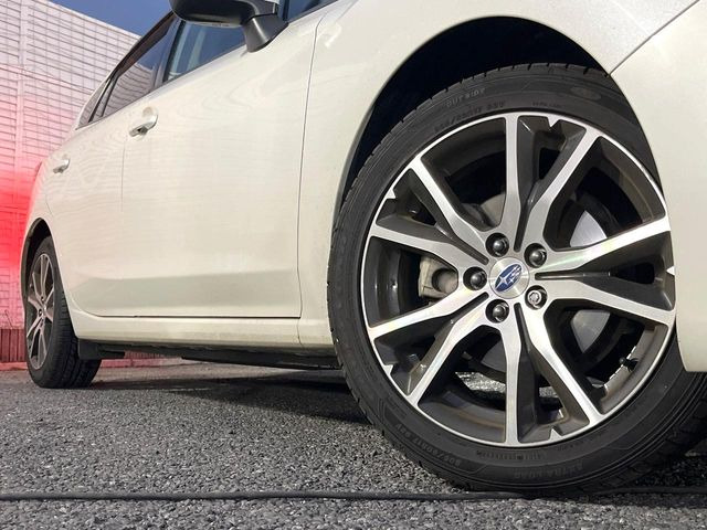 �y����17�C���`�A���~�z�C�[���z�O�ςɃ}�b�`���������A���~�z�C�[���𑕒����Ă���܂��B�e��ЊO�A���~�z�C�[����A�X�^�b�h���X�^�C�����戵�����Ă���܂��B���񂲑��k����������