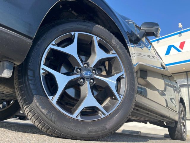 �y����18�C���`�A���~�z�C�[���z�O�ςɃ}�b�`���������A���~�z�C�[���𑕒����Ă���܂��B�e��ЊO�A���~�z�C�[����A�X�^�b�h���X�^�C�����戵�����Ă���܂��B���񂲑��k����������