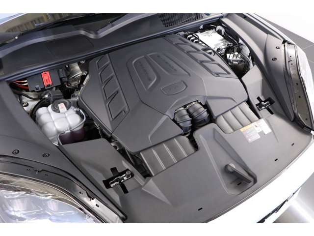 4.0L V8�c�C���^�[�{�𓋍ڂ����J�C�G��GTS�B���炩�Ńp���t���ȑ���́A�^�]����y�������ő���Ɉ����o���܂��B