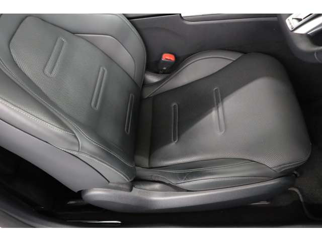 �O�Ȃɂ̓V�[�g�x���`���[�^�[��}���`�R���g���[���V�[�g�o�b�N������A�������ړ��ł����K���𑹂Ȃ��܂���B