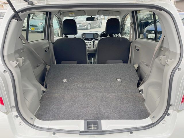 ���i�̂���������ʋ΁A���}���ɏ\���ȉ׎��X�y�[�X���m�ۂ��Ă���܂��B�Z�J���h�V�[�g��|���ƁA�傫�ȉו��̐ύڂ��\�ł���