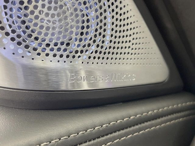 ��Bowers&Wilkins�T�E���h�V�X�e��:�����C���e���A���������̃v���~�A���T�E���h�V�X�e���𑕔����Ă���A���i�����Տꊴ�̂��鉹�y���ԓ��ł��y���݂��������܂��B