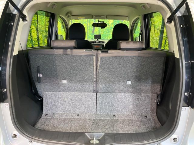 ���i�̂���������ʋ΁A���}���ɏ\���ȉ׎��X�y�[�X���m�ۂ��Ă���܂��B�Z�J���h�V�[�g��|���ƁA�傫�ȉו��̐ύڂ��\�ł���